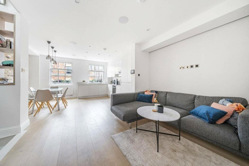 Flat Windmill Street in Greater London