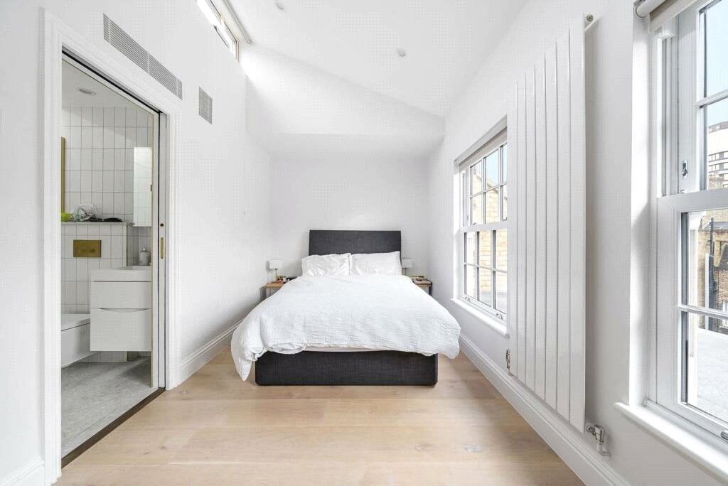 Flat Windmill Street in Greater London