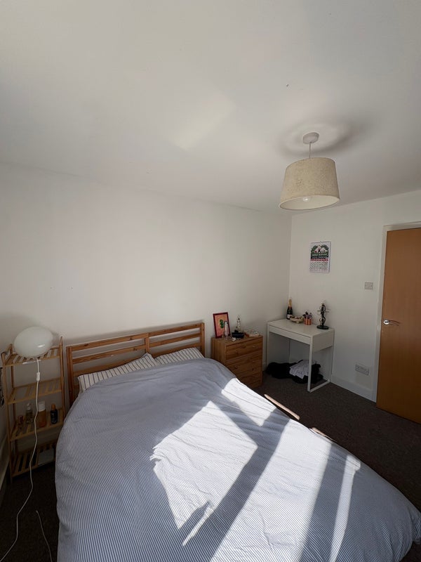 Room Limerick Close in Greater London