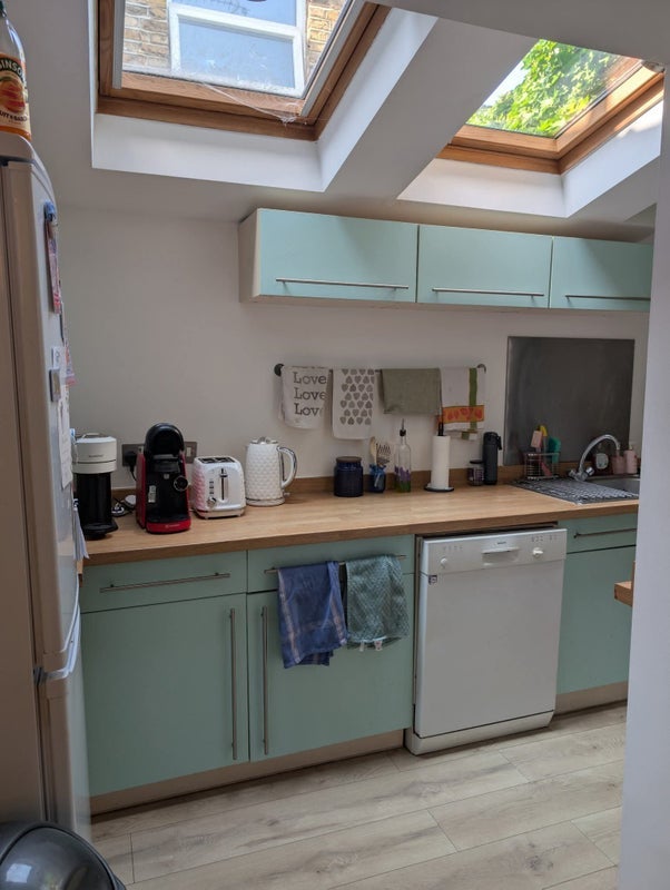 Room Earlsfield Road in Greater London