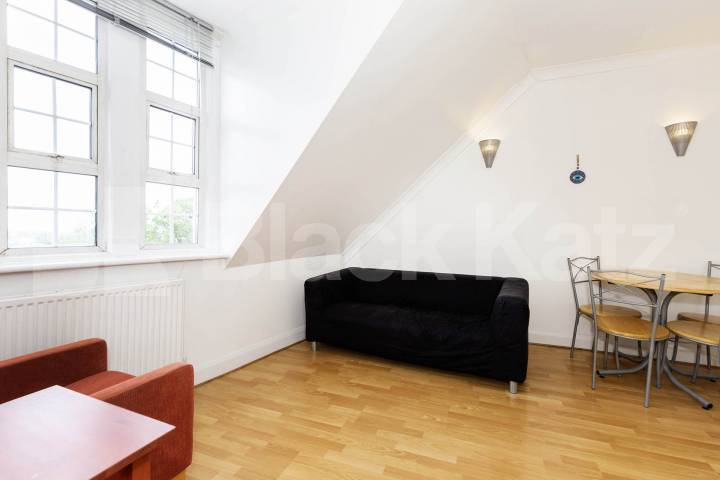 Flat Iverson Road in Greater London