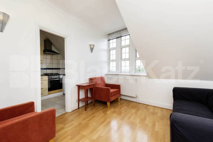 Flat Iverson Road in Greater London