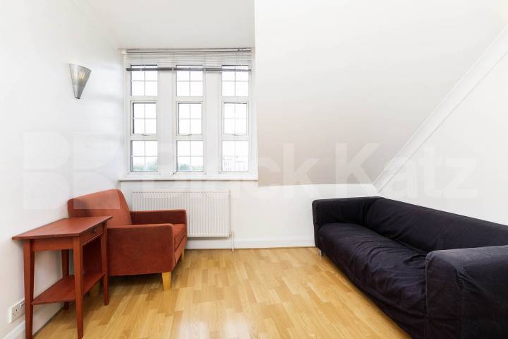 Flat Iverson Road in Greater London