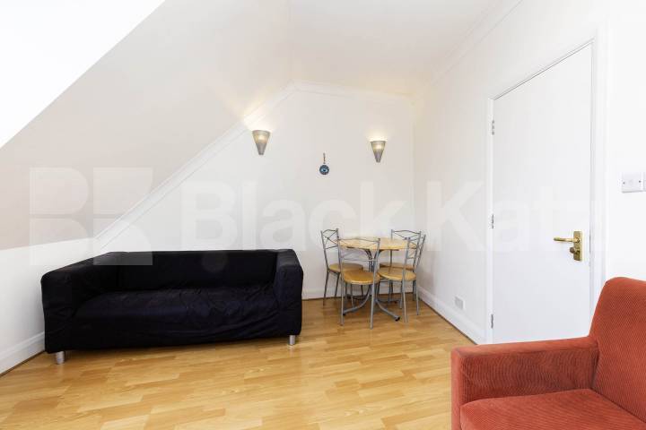 Flat Iverson Road in Greater London
