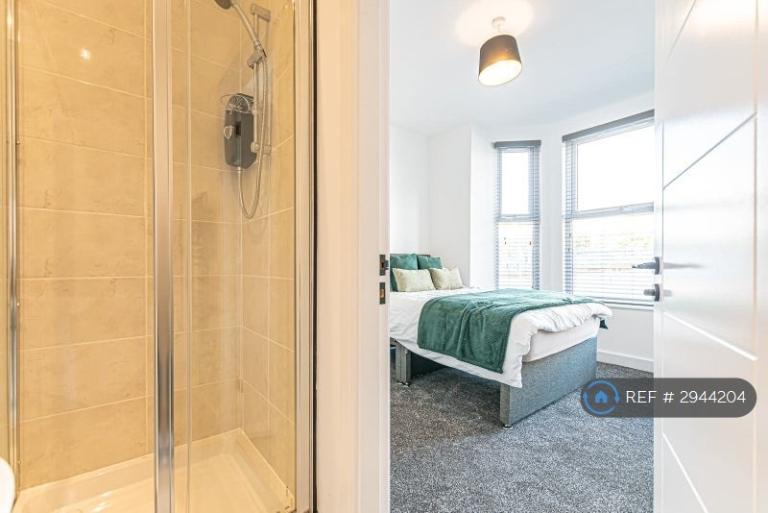 Room Bolton Road in Atherton