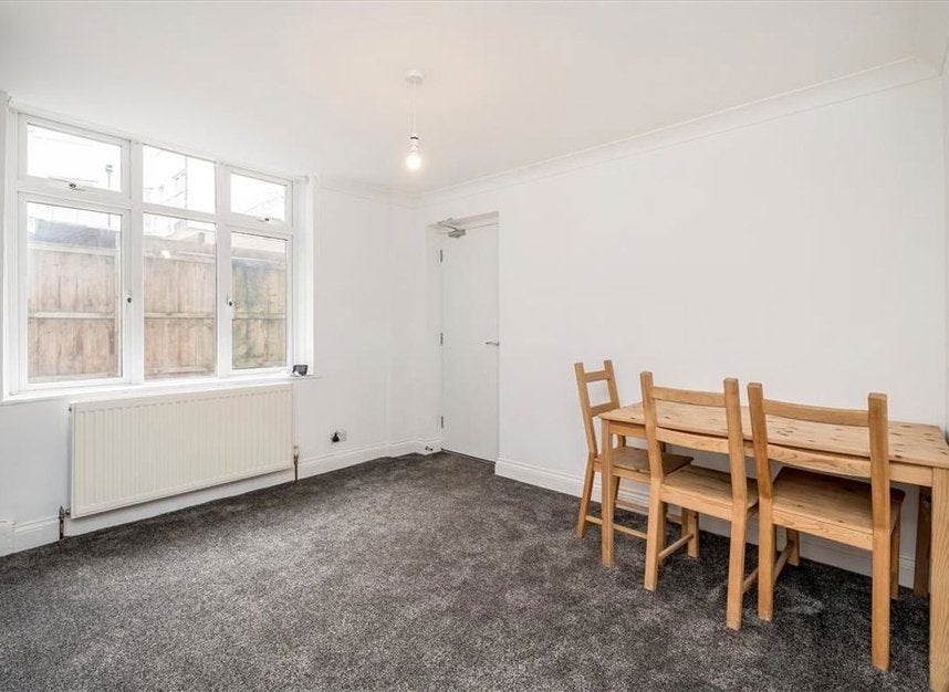 House Salmon Lane in Greater London