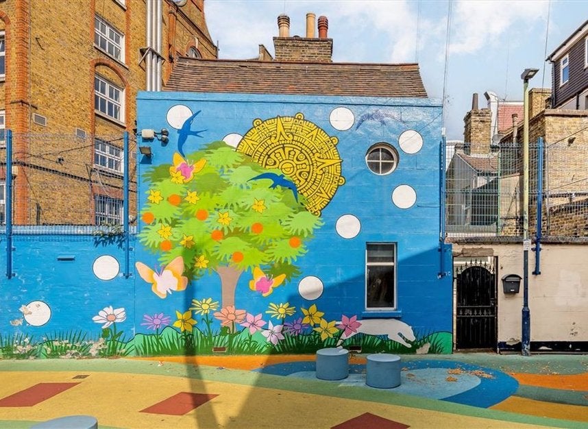 House Salmon Lane in Greater London