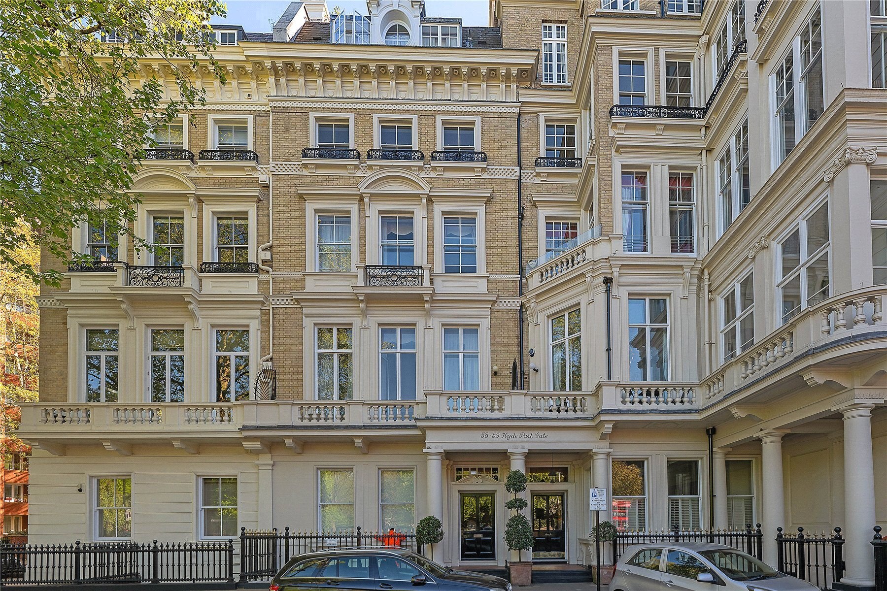 Flat Hyde Park Gate in Greater London
