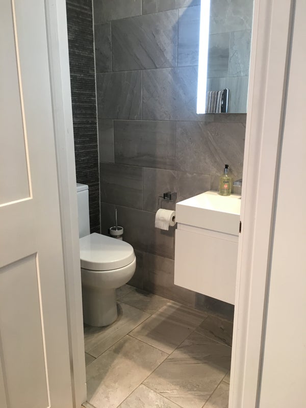 Room Bering Square in Greater London