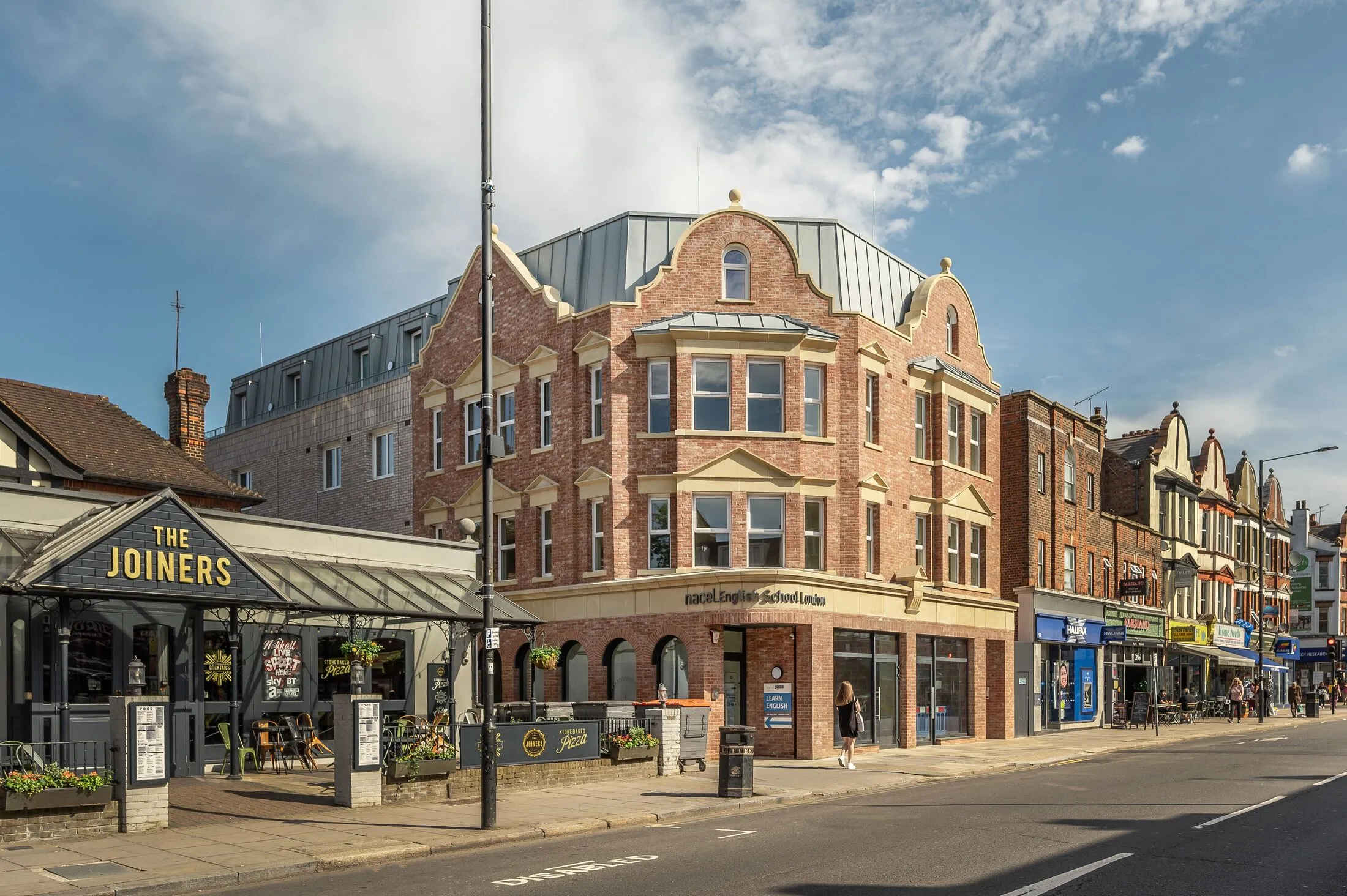 Flat Ballards Lane in Greater London