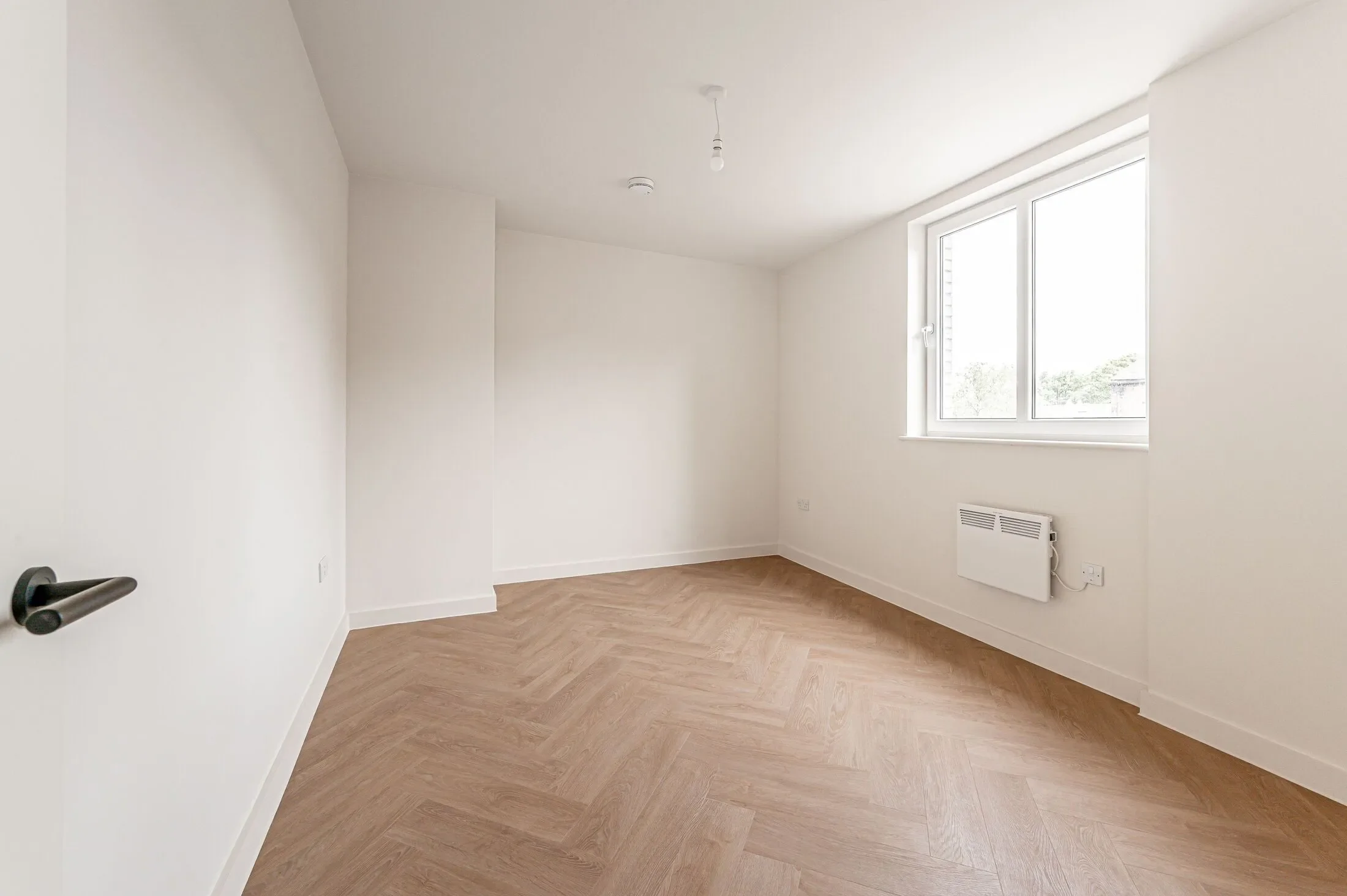 Flat Ballards Lane in Greater London
