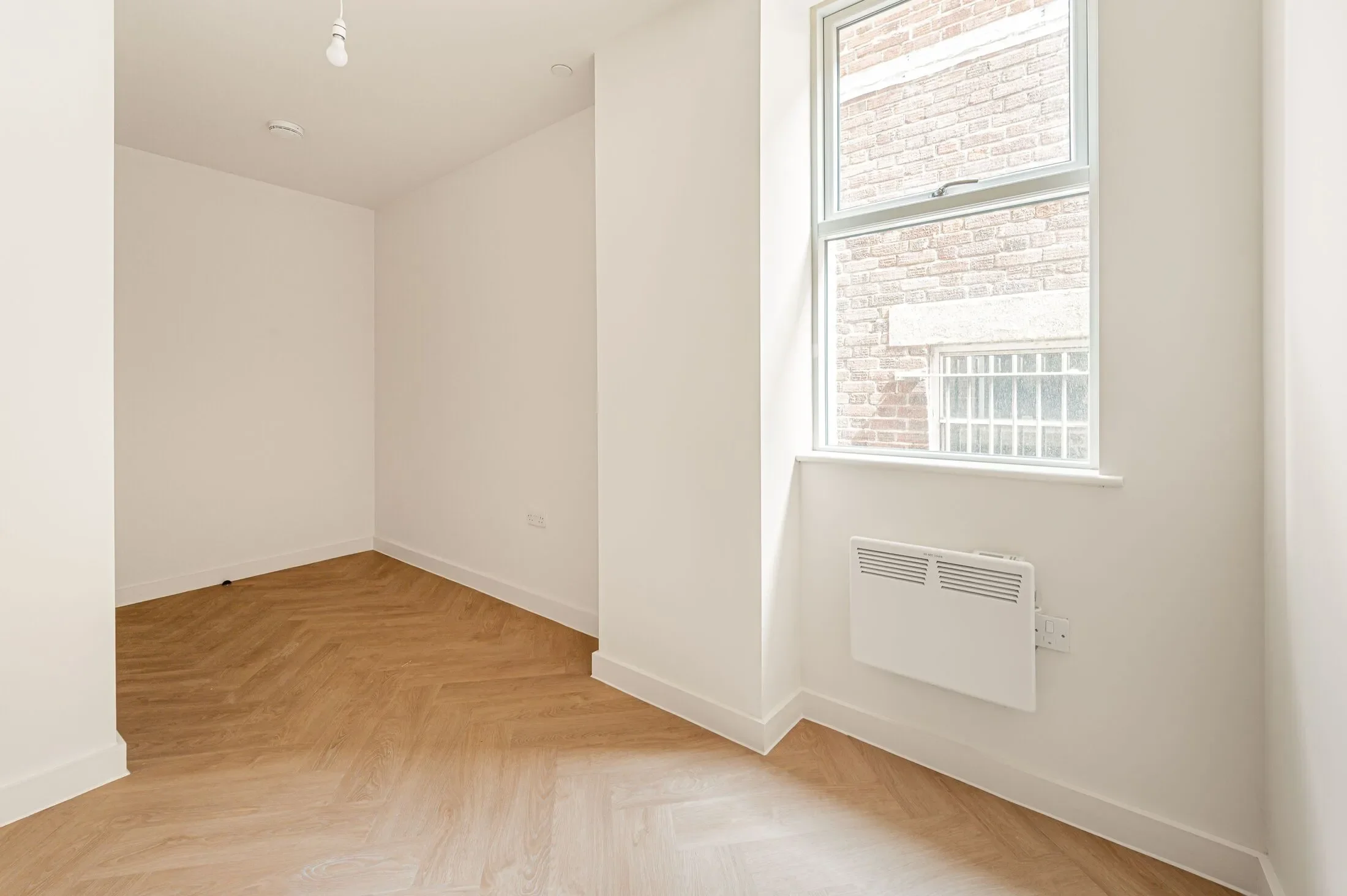 Flat Ballards Lane in Greater London