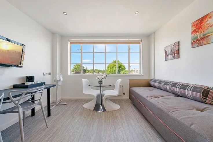 Flat Old Brompton Road in Greater London