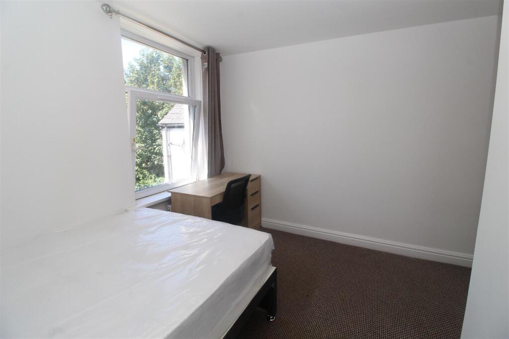 Room Colum Road in Cardiff