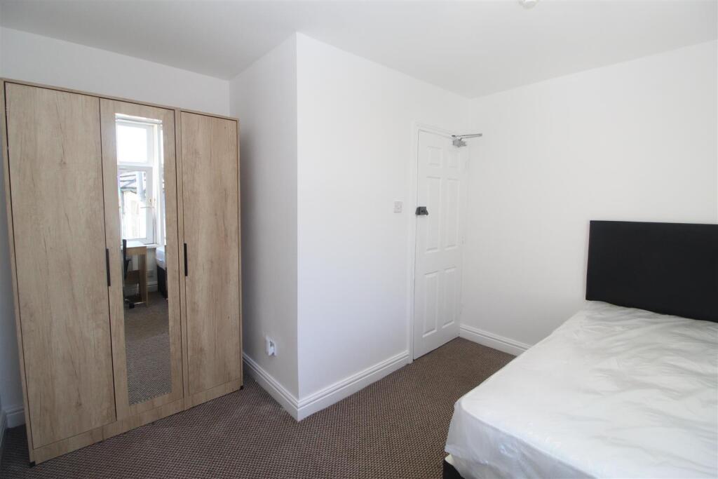 Room Colum Road in Cardiff