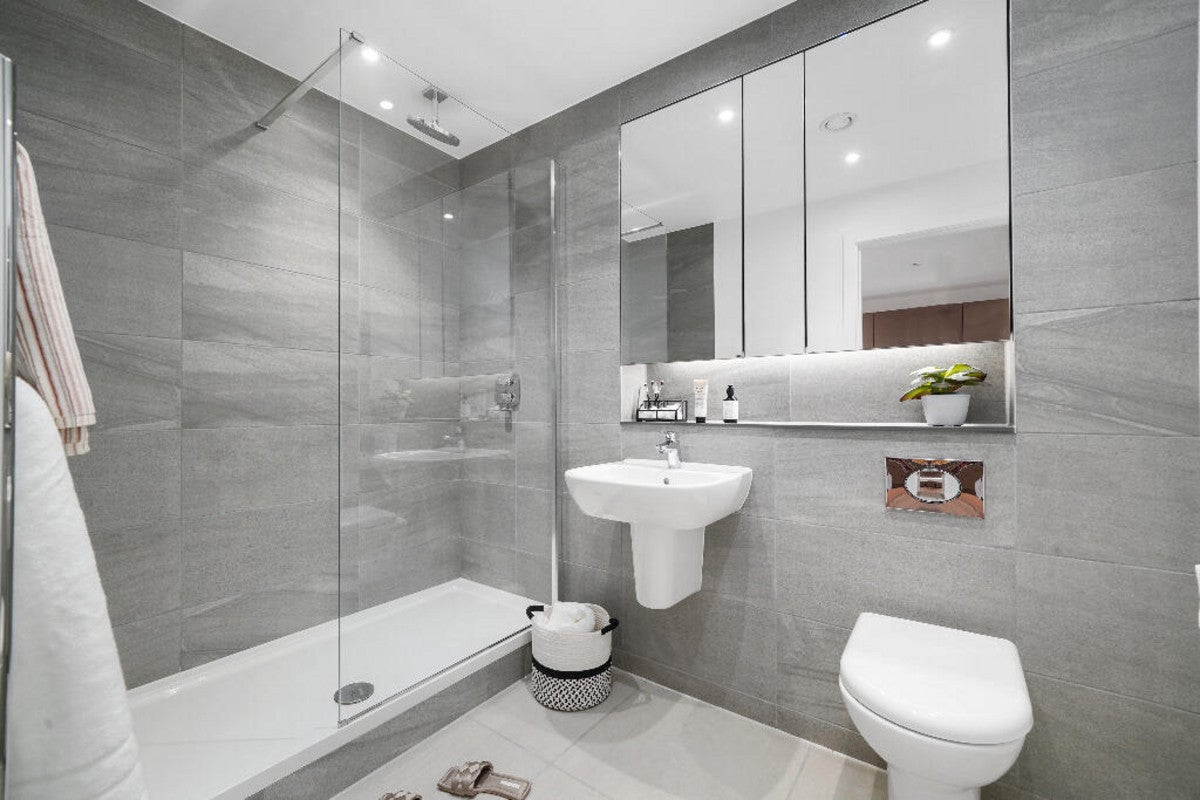 Flat Beresford Avenue in Greater London
