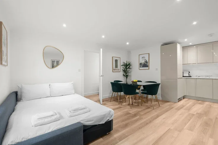 Flat Sussex Gardens in City of Westminster