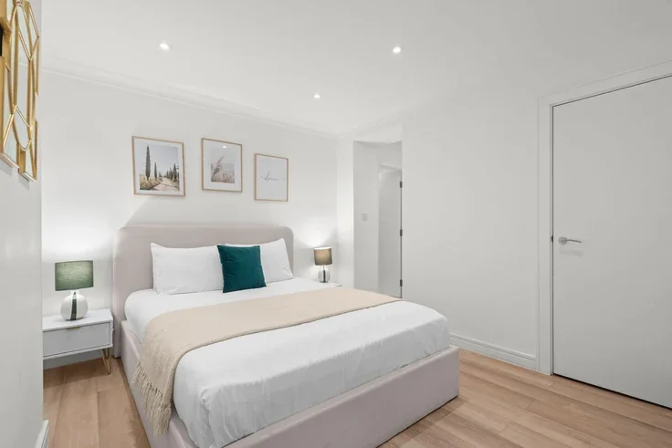 Flat Sussex Gardens in City of Westminster