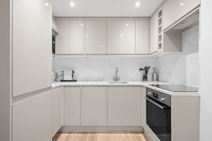 Flat Sussex Gardens in City of Westminster