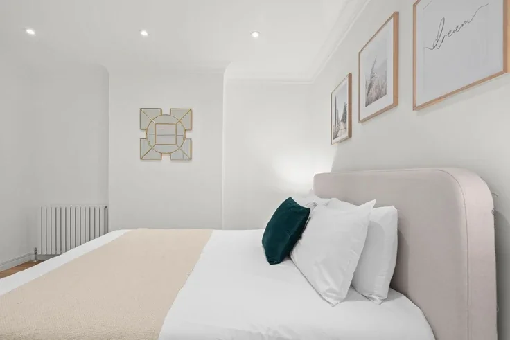 Flat Sussex Gardens in City of Westminster