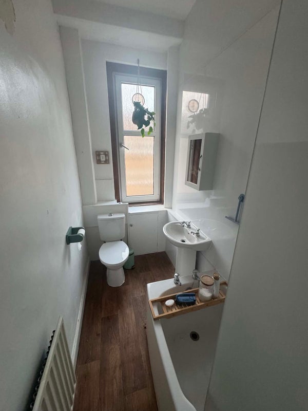 Room Roseburn Drive in City of Edinburgh