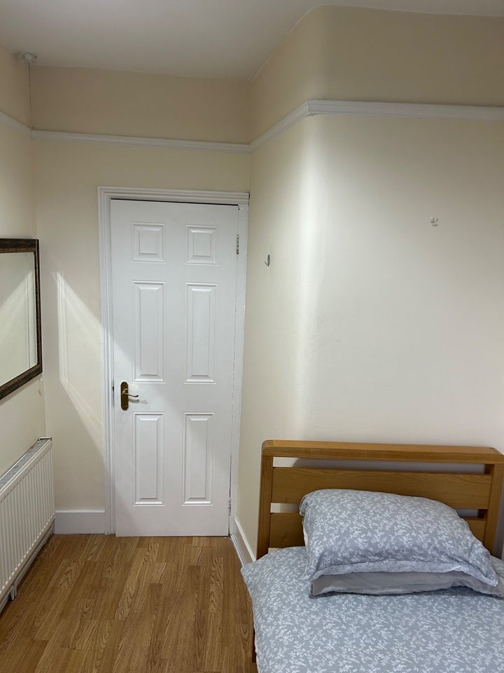 Room Eastcombe Avenue in Greater London