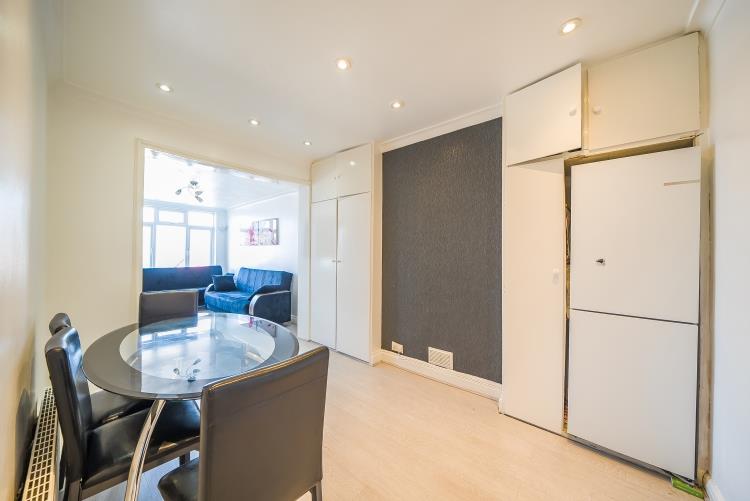 Flat Stafford Road in Greater London
