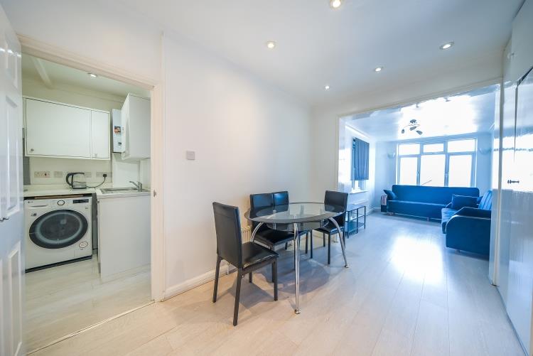 Flat Stafford Road in Greater London