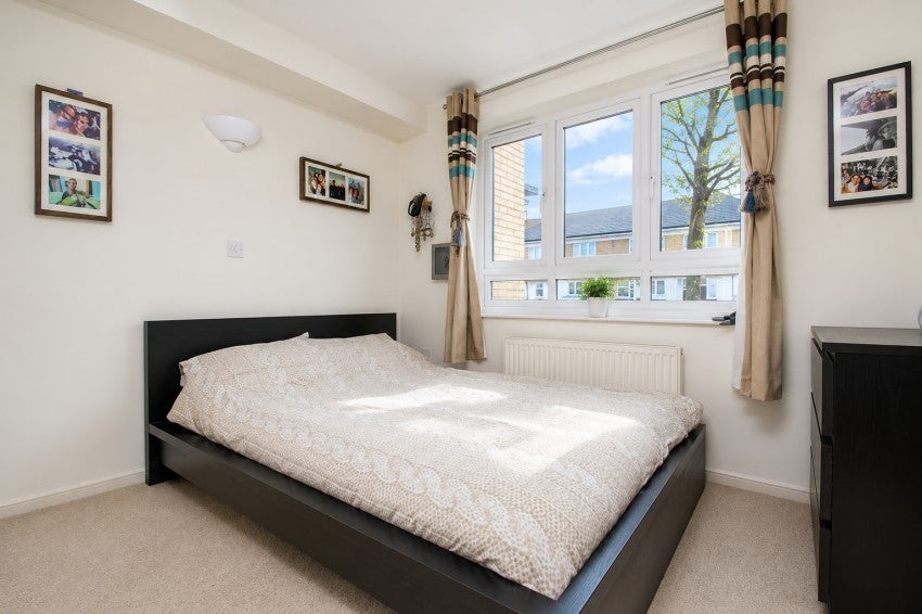 Flat Ashford Road in Greater London