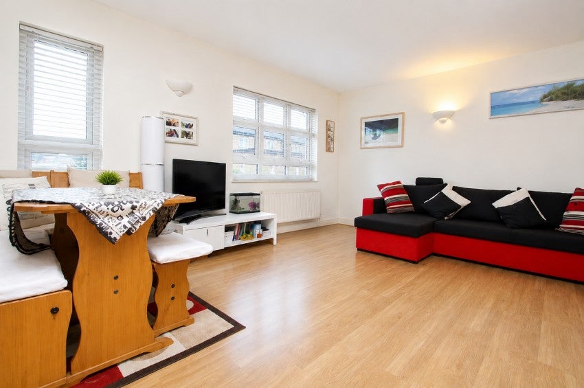 Flat Ashford Road in Greater London