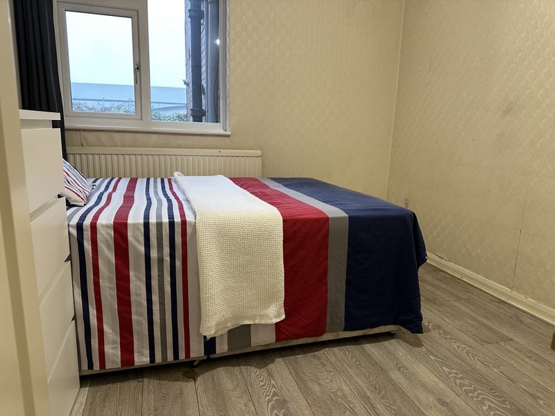 Room Peel Road in Greater London