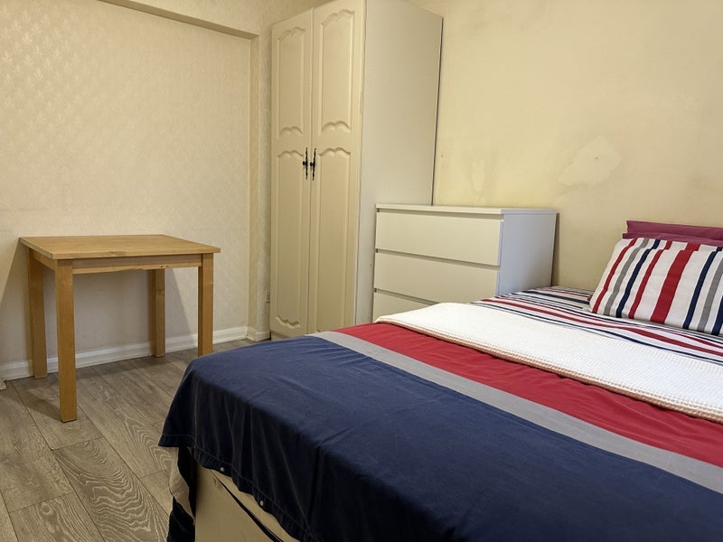 Room Peel Road in Greater London