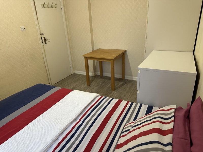 Room Peel Road in Greater London