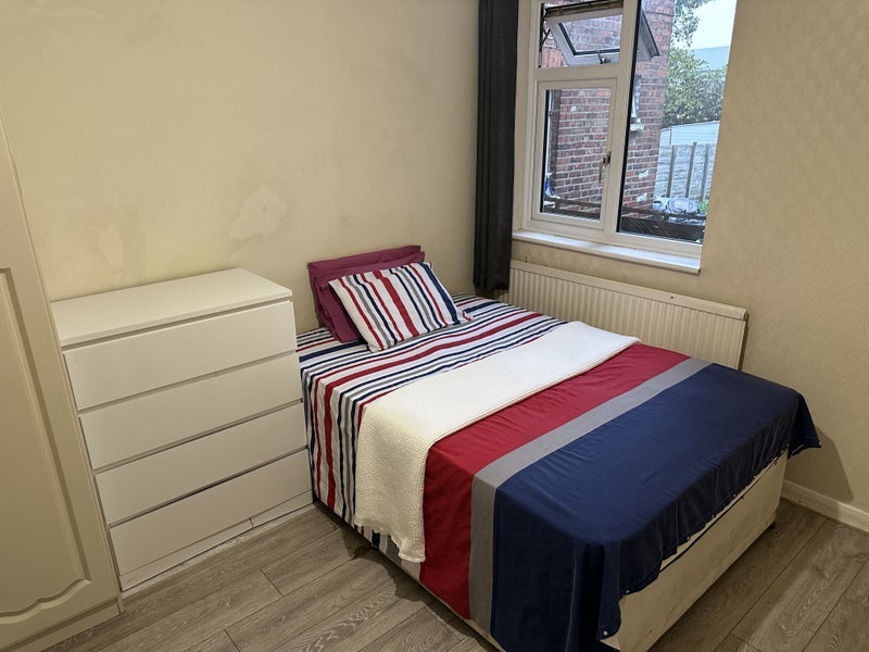 Room Peel Road in Greater London