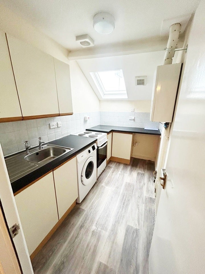 Flat Raleigh Road in Exeter