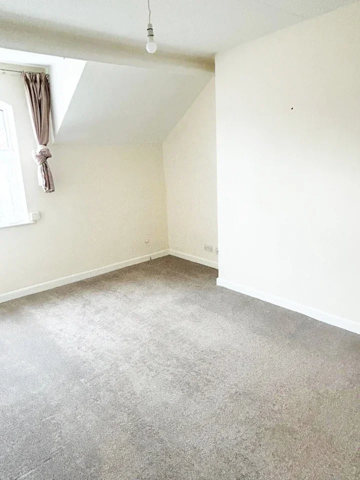 Flat Raleigh Road in Exeter