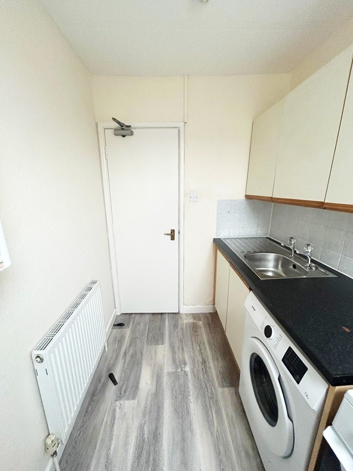 Flat Raleigh Road in Exeter