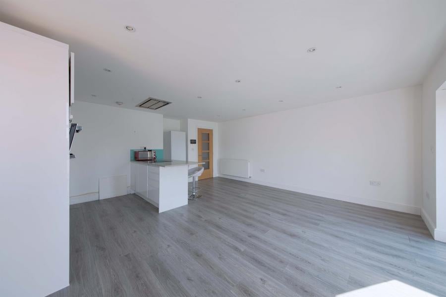 Flat Nicholsons Lane in Maidenhead