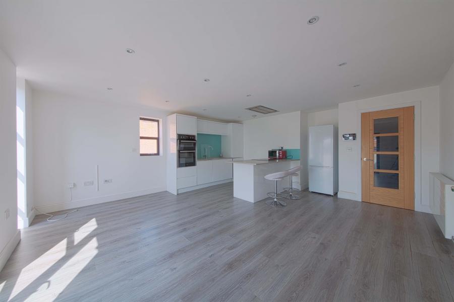 Flat Nicholsons Lane in Maidenhead