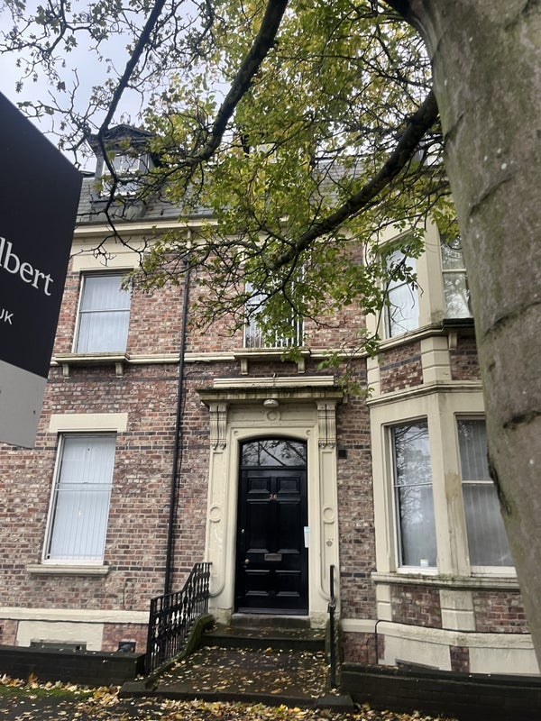 Flat Eskdale Terrace in Newcastle upon Tyne