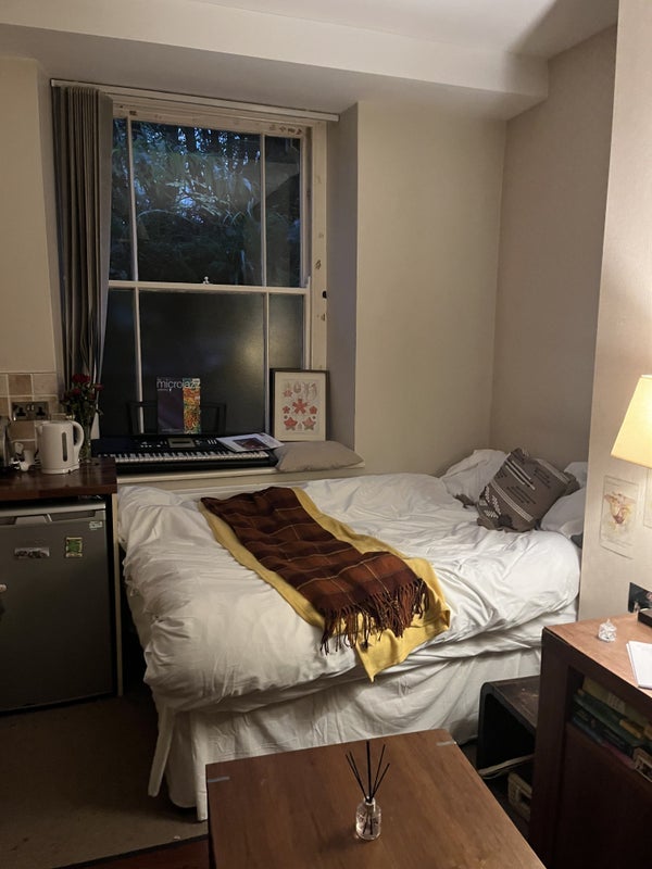 Flat Eskdale Terrace in Newcastle upon Tyne