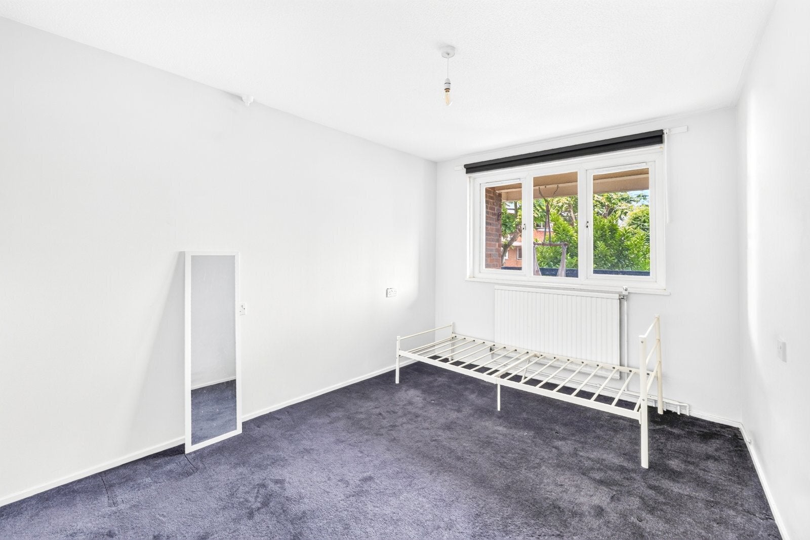 Flat Wynford Road in Greater London