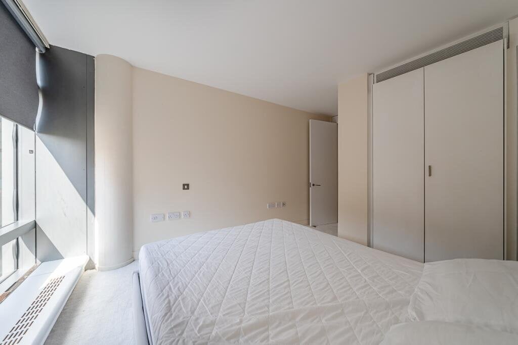 Flat Albert Embankment in Greater London