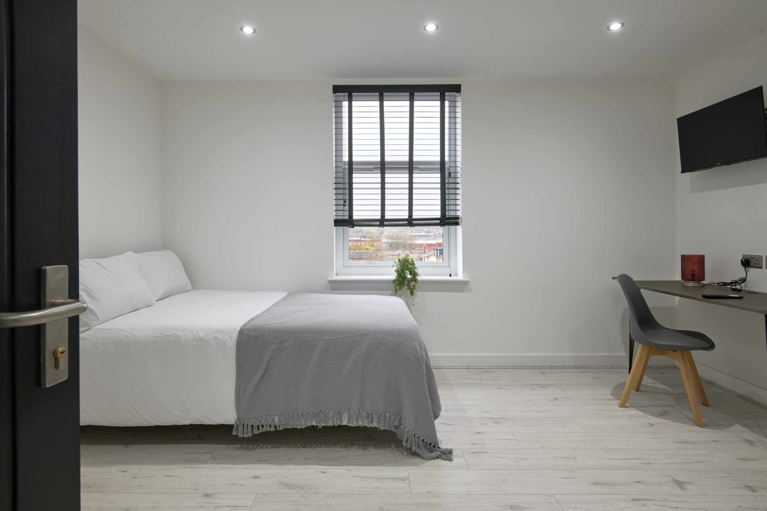 Room Monks Road in Lincoln