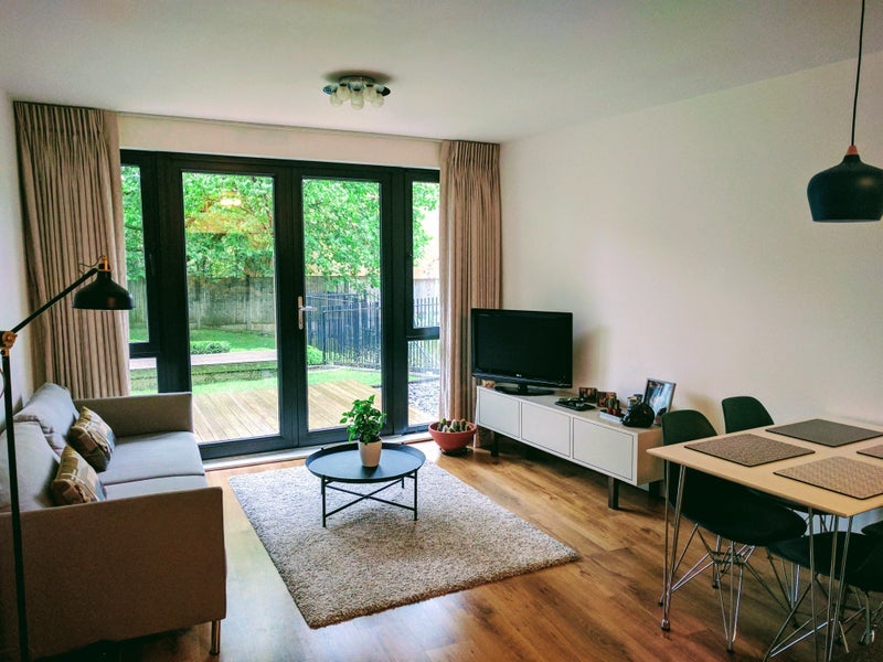 Flat Friern Barnet Road in Greater London