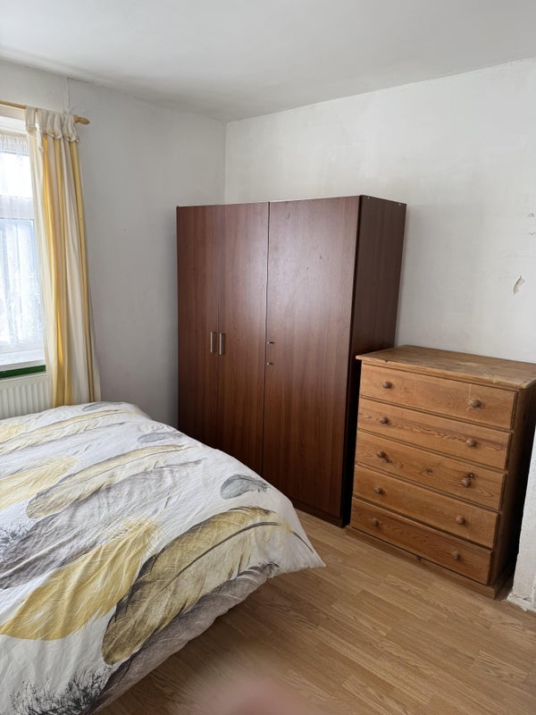 Room Station Place in Greater London
