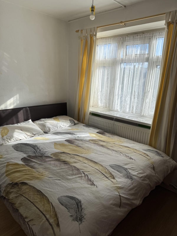 Room Station Place in Greater London