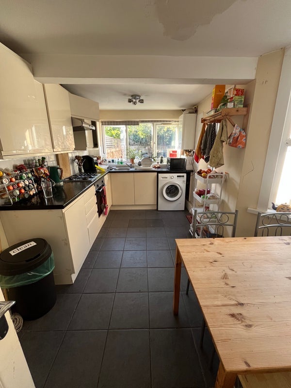 Room Kynaston Road in Greater London
