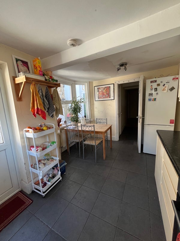Room Kynaston Road in Greater London