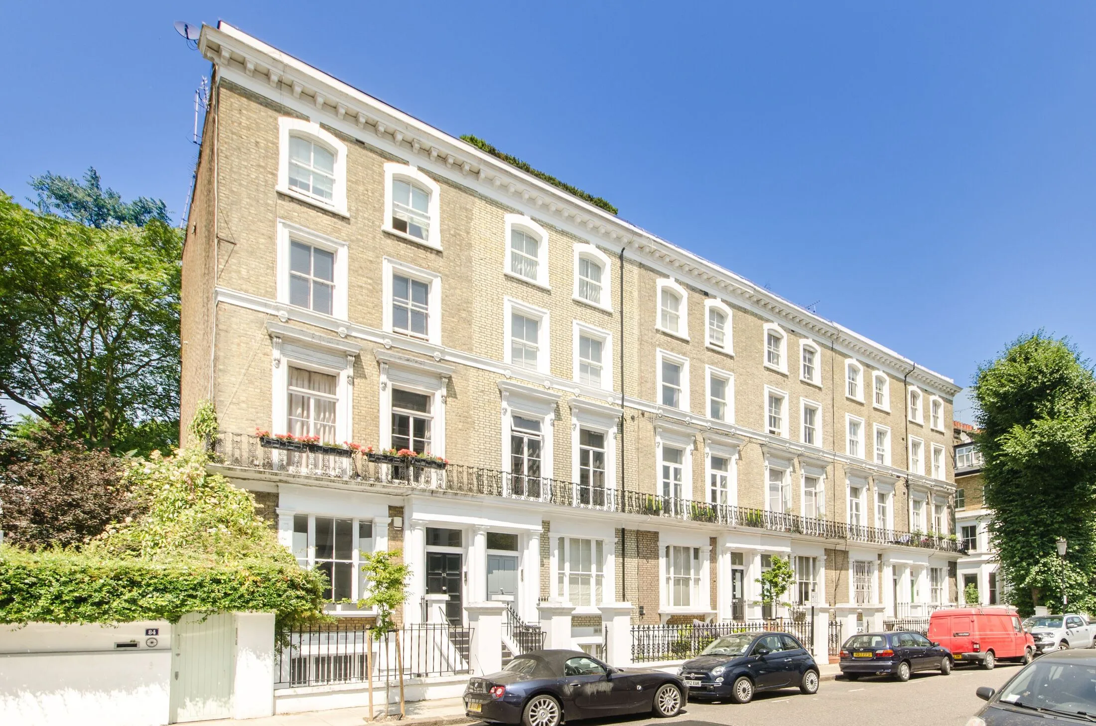 Flat Cathcart Road in Greater London